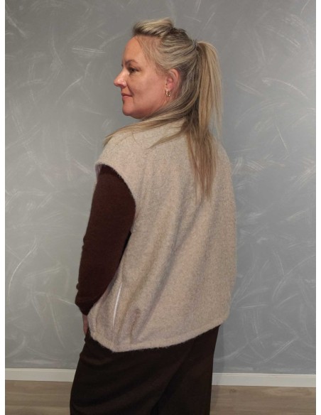 Bagside af beige kort plysvest til kvinder – TIPPY
