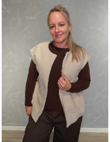 Beige kort plysvest med lommer og åben front – Italian Select TIPPY
