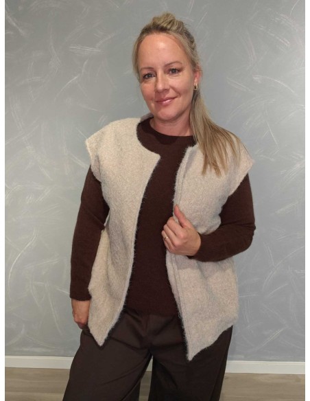 Beige kort plysvest med lommer og åben front – Italian Select TIPPY