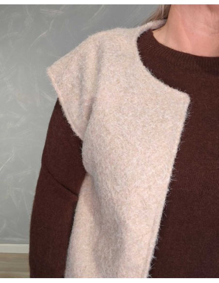 Nærbillede af blød plysstruktur i polyester – TIPPY