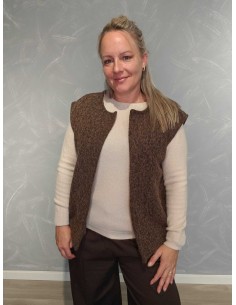 Brun kort plysvest med lommer og åben front – Italian Select TIPPY
