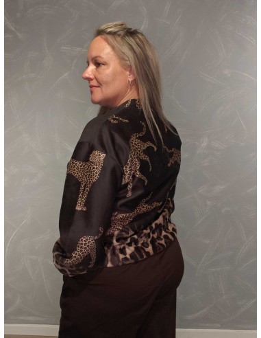 Bagside af brun kort jakke med leoparder til kvinder – TIPPY