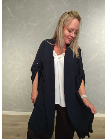 Nærbillede af det lette materiale på navy cardigan – TIPPY