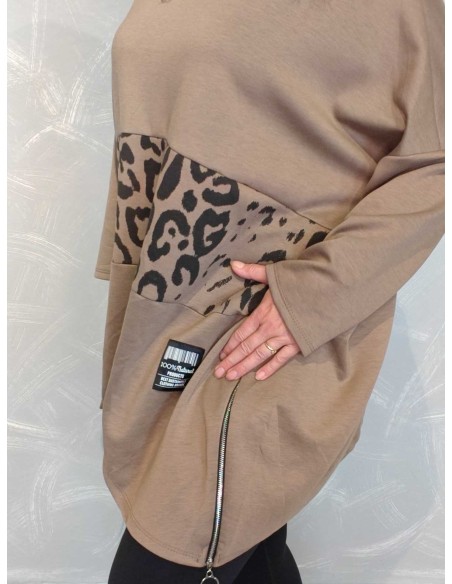 Leopardpanel og lynlåsdetaljer på taupe tunika – TIPPY