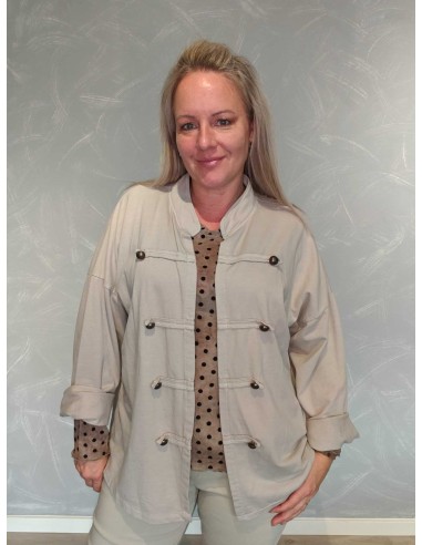 Sand cardigan med uniformsdetaljer og metalknapper – Italian Select TIPPY