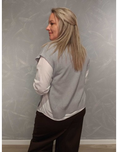 Bagside af lys grå strikvest til kvinder – TIPPY