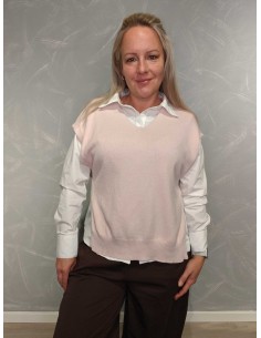 Rosa strikvest i viskoseblanding med sideknap – TIPPY Collection