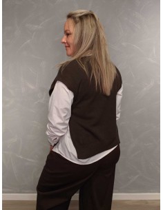 Brun strikvest i viskoseblanding med sideknap – TIPPY Collection 2