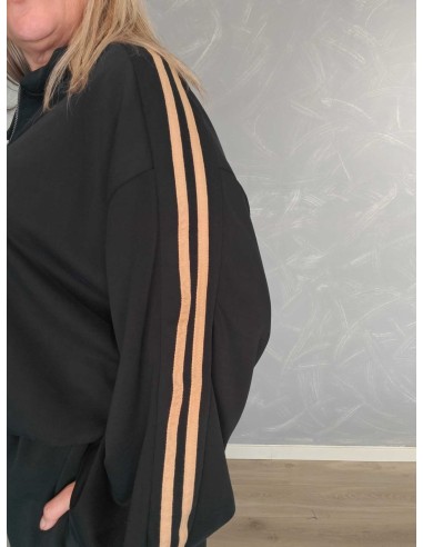 kontraststriber på sort bluse fra sættet – TIPPY”