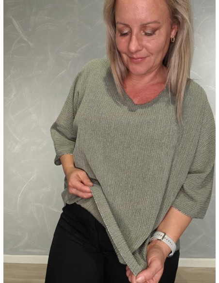 Sølvkanter ved hals og ærmer på grøn oversize bluse – TIPPY