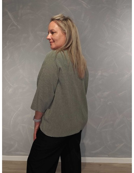 Bagside af grøn oversize bluse til kvinder – TIPPY