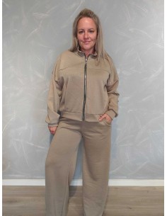Taupe sweat-sæt med lynlåstrøje og vide bukser – TIPPY