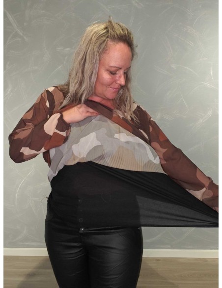 Nærbillede af inder lag på polyesterbluse med print – TIPPY