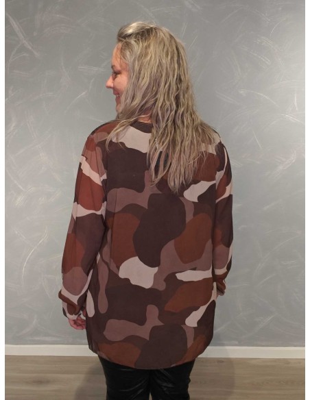 Bagside af brun plissébluse til kvinder med transparent yderlag – TIPPY