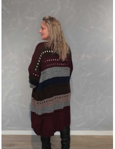 Bordeaux mix lang strikcardigan i akrylblanding med hulstrik – TIPPY Collection 2
