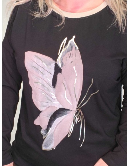 Sommerfuglemotiv med glansdetaljer på sort bluse – TIPPY