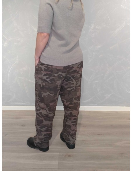 Bagside af brune baggy bukser til kvinder – TIPPY