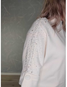 Creme bluse i viskoseblanding med sten på ærmerne – Italian Select TIPPY 2