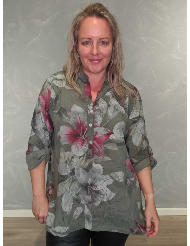 Grøn skjortebluse i viskose med stort blomsterprint – TIPPY Collection