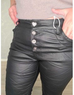 Sorte Karostar jeans i coated denim med dekorative knapper – TIPPY 2