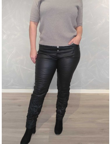 Sorte Karostar jeans i coated denim med dekorative knapper – TIPPY