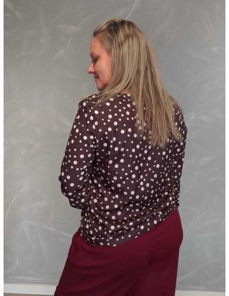 Bagside af brun prikket bluse til kvinder – TIPPY