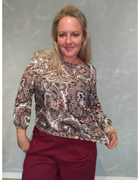 Elastikbund og paisleyprint på brun bluse – TIPPY