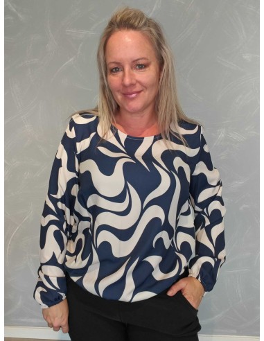 Navy bluse i bomuld med abstrakt print og elastikbund – Italian Select TIPPY”
