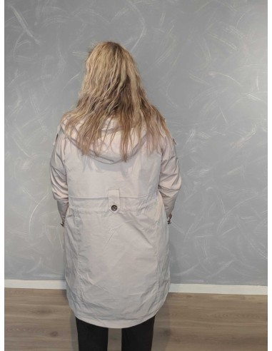 Bagside af sandfarvet lang jakke til kvinder – TIPPY
