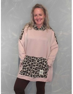 Rosa tunika i viskosemix med leopardprint og kængurulomme – TIPPY Collection