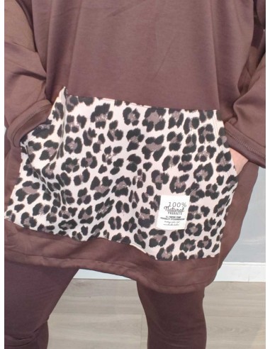 Kængurulomme med leopardprint på brun tunika – TIPPY