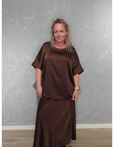 Brun satinbluse i polyester med brede ærmer sammen med nederdel – TIPPY Italian Select