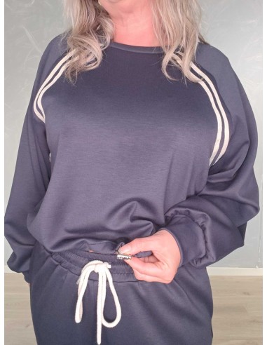 Bindebånd i taljen på navy sweatsæt – TIPPY