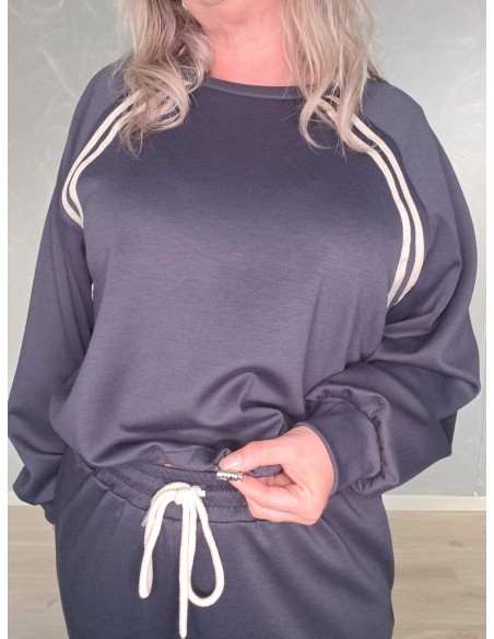 Bindebånd i taljen på navy sweatsæt – TIPPY
