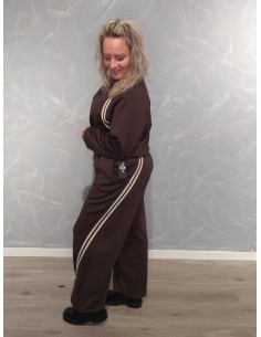 Brunt sweatsæt med bluse, bukser og snoede striber – TIPPY Italian Select 2