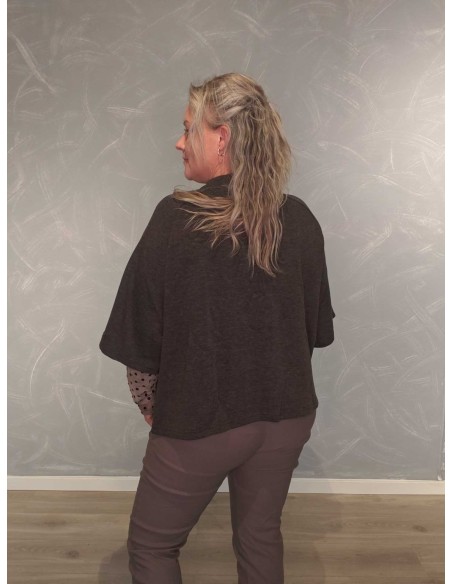 Bagside af brun ensfarvet cardigan til kvinder – TIPPY