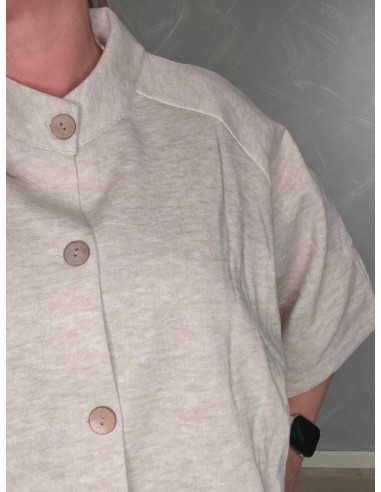 Knaplukning på beige ensfarvet cardigan – TIPPY