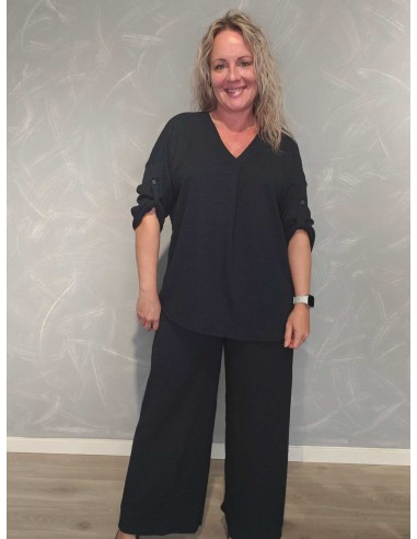 Navy sæt med bluse og bukser i strukturstof – TIPPY Collection