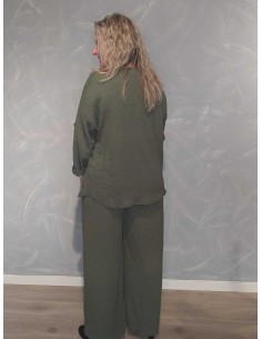 Armygrønt sæt med bluse og bukser i strukturstof – TIPPY Collection 2