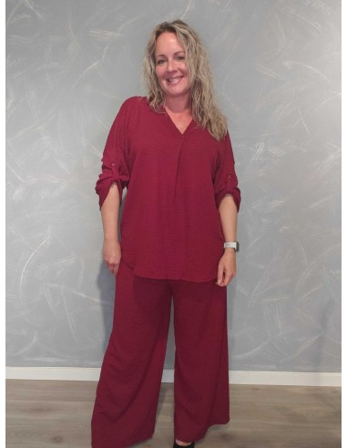Bordeaux sæt med bluse og bukser i strukturstof – TIPPY Collection
