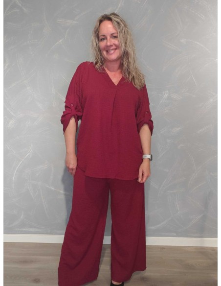 Bordeaux sæt med bluse og bukser i strukturstof – TIPPY Collection