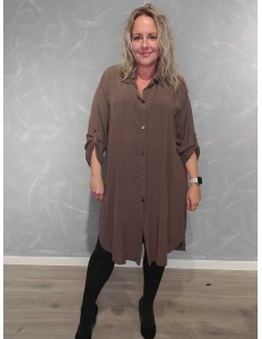 Brun ensfarvet skjorte i 100% viskose med knapper og lang pasform – TIPPY Collection