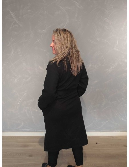 Bagside af sort trenchcoat til kvinder – TIPPY