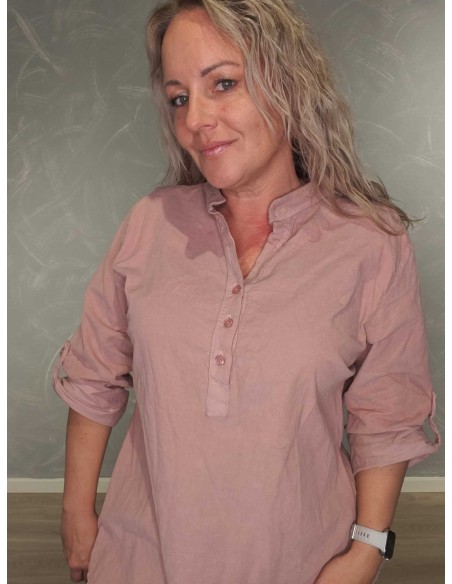 Flæsedetalje ved halsen på Antic Rose skjortebluse – TIPPY