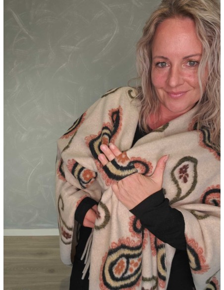 Løkke og knudedetalje på beige poncho med print – TIPPY