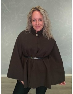Brun cape i polyester med høj krave og dekorativ knap – TIPPY Collection