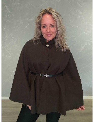 Brun cape i polyester med høj krave og dekorativ knap – TIPPY Collection
