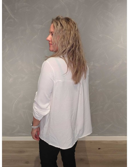“Bagside af hvid lang bluse til kvinder – TIPPY
