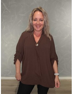 Brun lang bluse i viskose og polyester med tørklædedetalje – TIPPY Collection