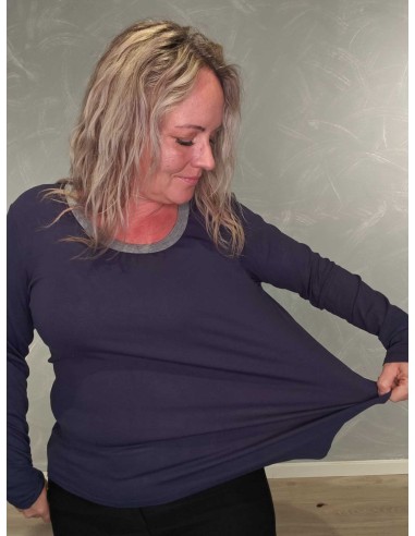 Stræk i stoffet på navy langærmet T-shirt med grå kant – TIPPY